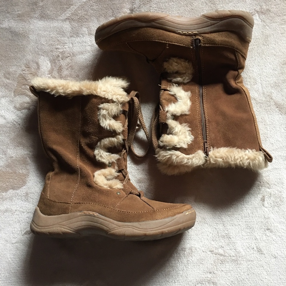 Woman’s Boots - Picture 4 of 6